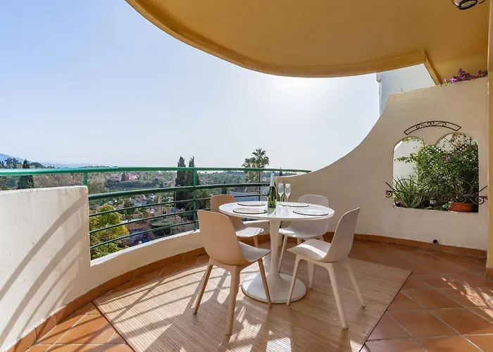 Modern 2-Bedroom Apartment With Stunning Views