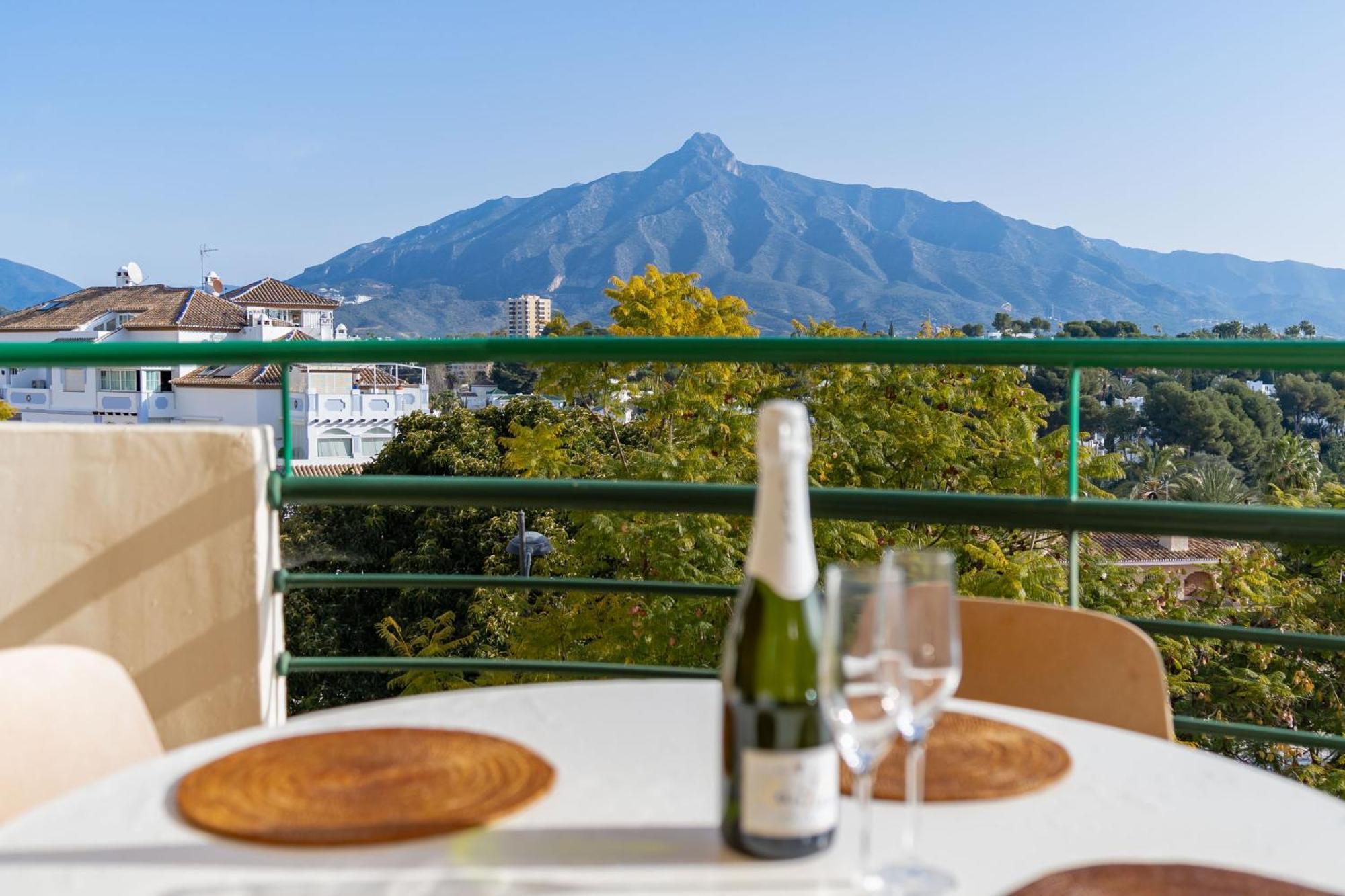 Apartment Modern 2-bedroom With Stunning Views Marbella