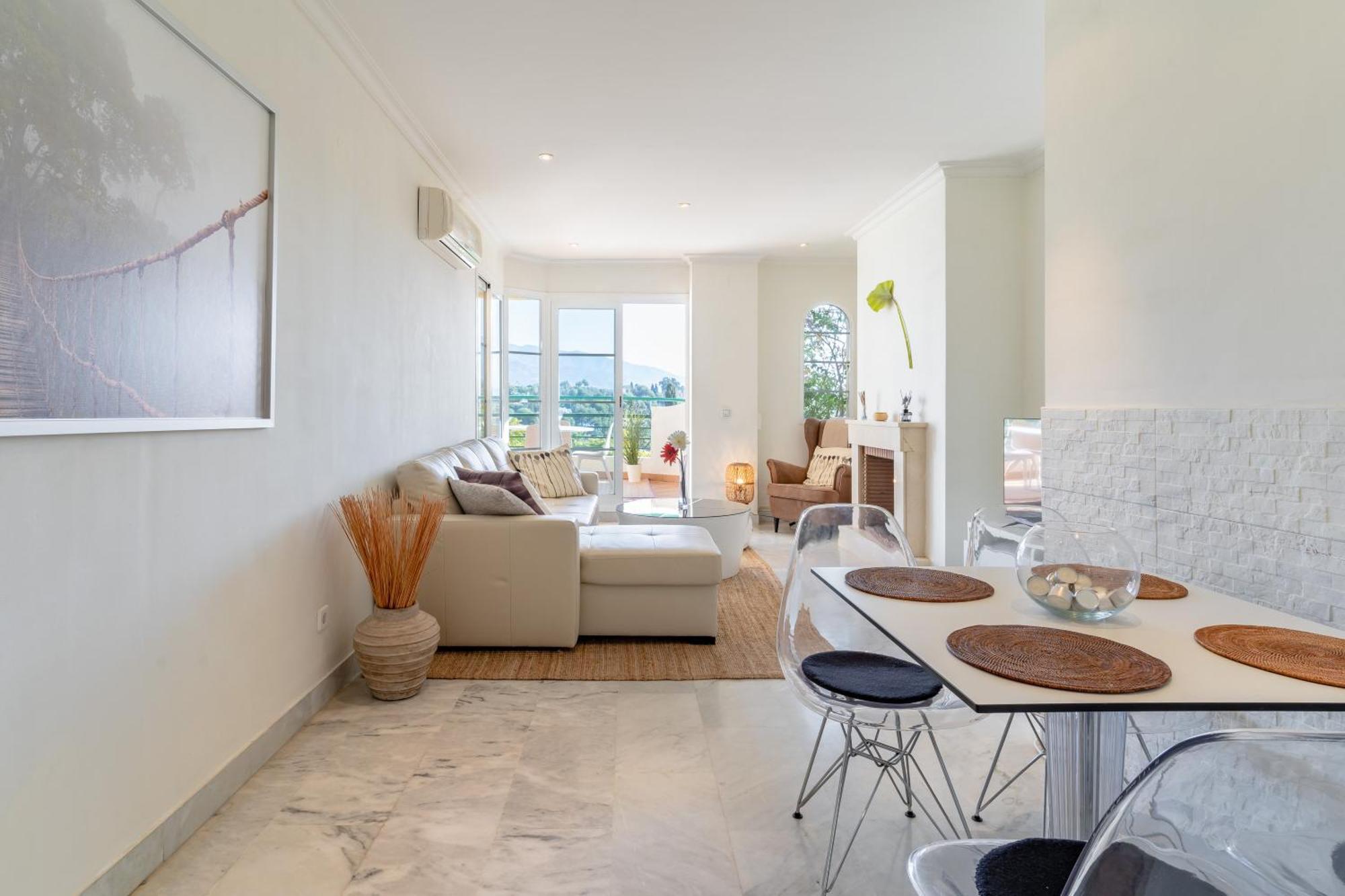 Modern 2-bedroom With Stunning Views Apartment *