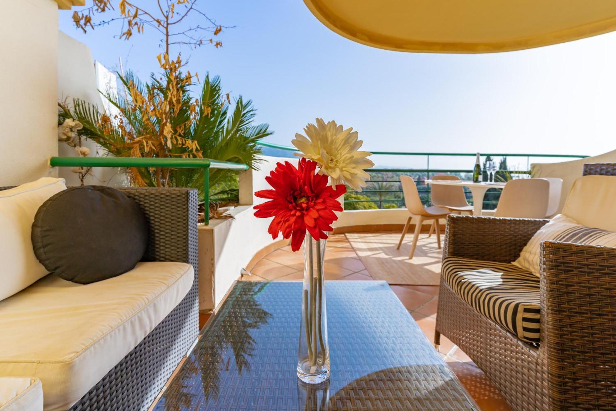 Modern 2-bedroom With Stunning Views Apartment