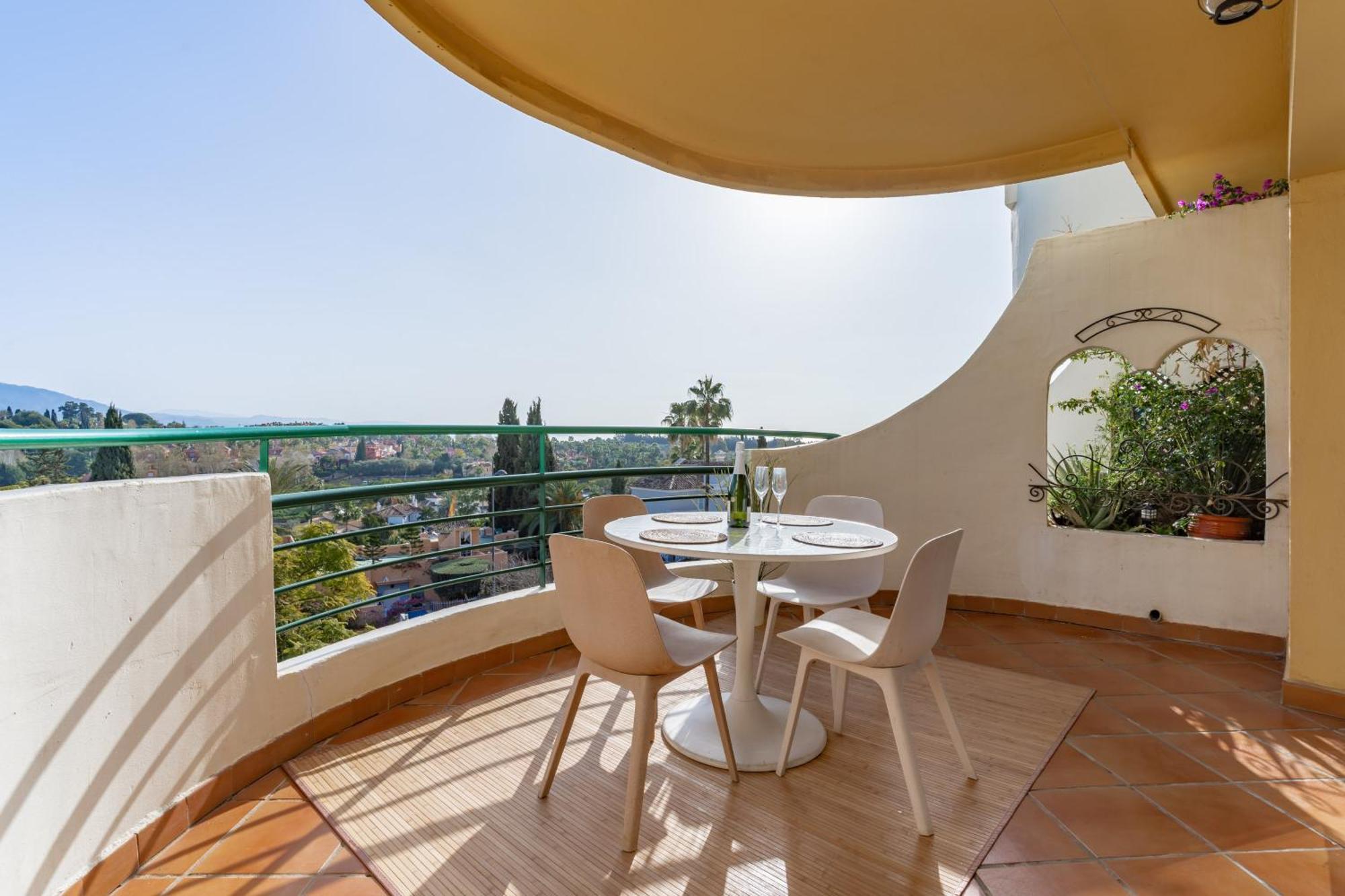 Modern 2-bedroom With Stunning Views Apartment