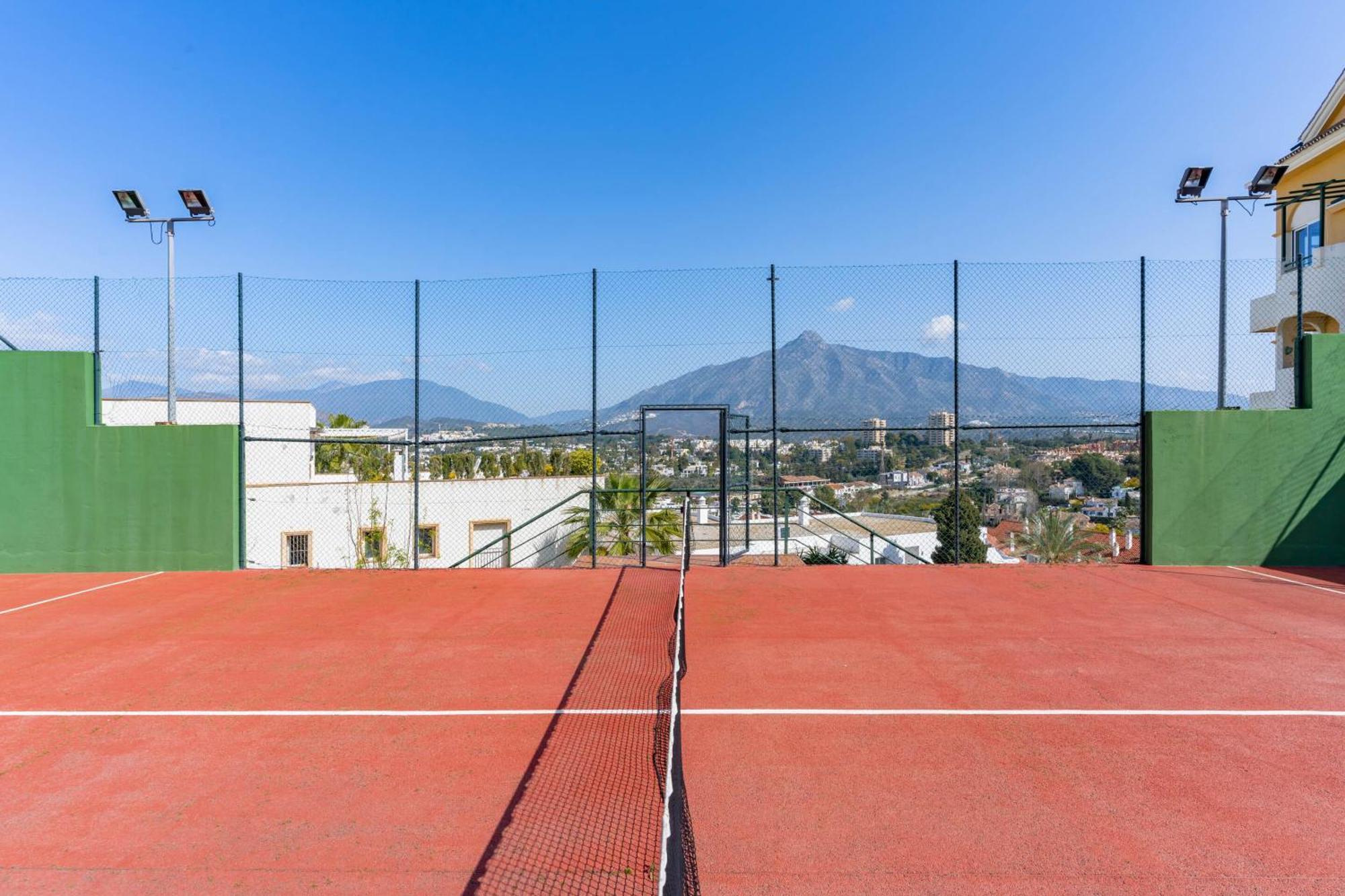 Modern 2-bedroom With Stunning Views *